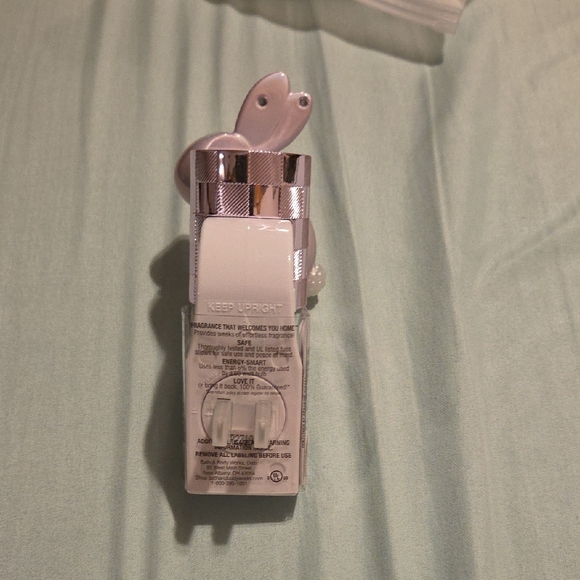 Brand New Bath & Body Works Pearl Bunny Wallflower Plug - Picture 3 of 5